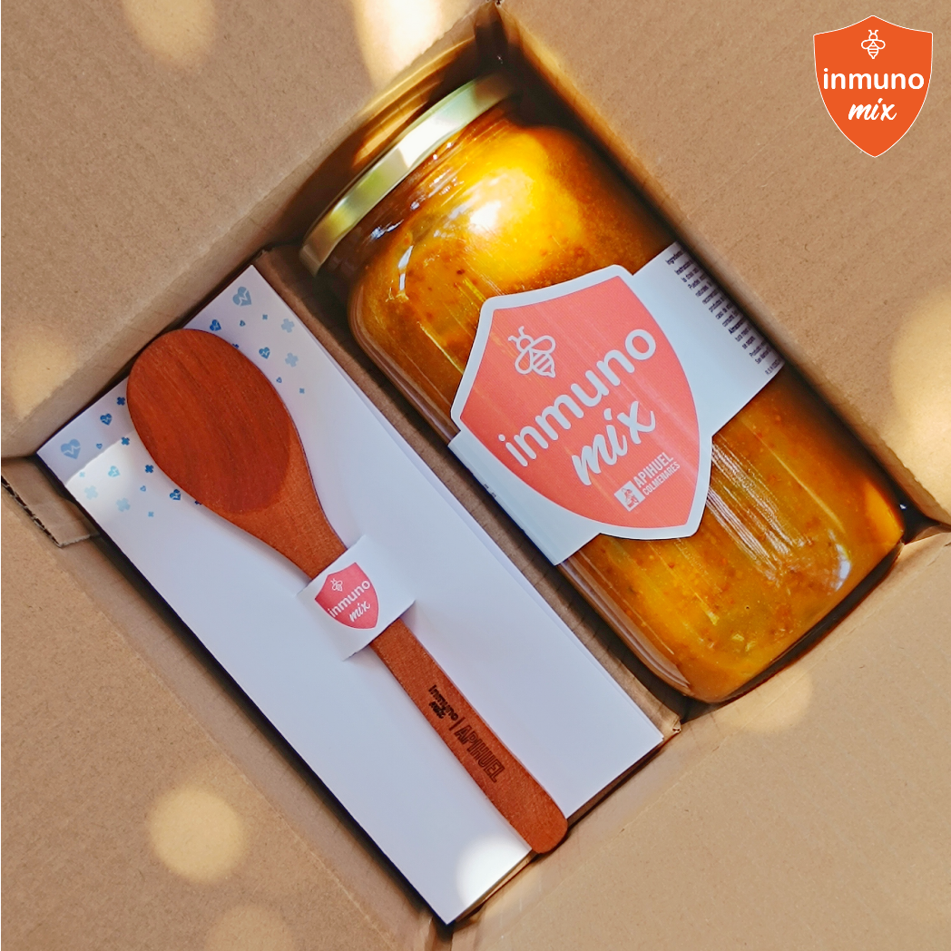 Inmuno Mix jar with wooden spoon and label in box.